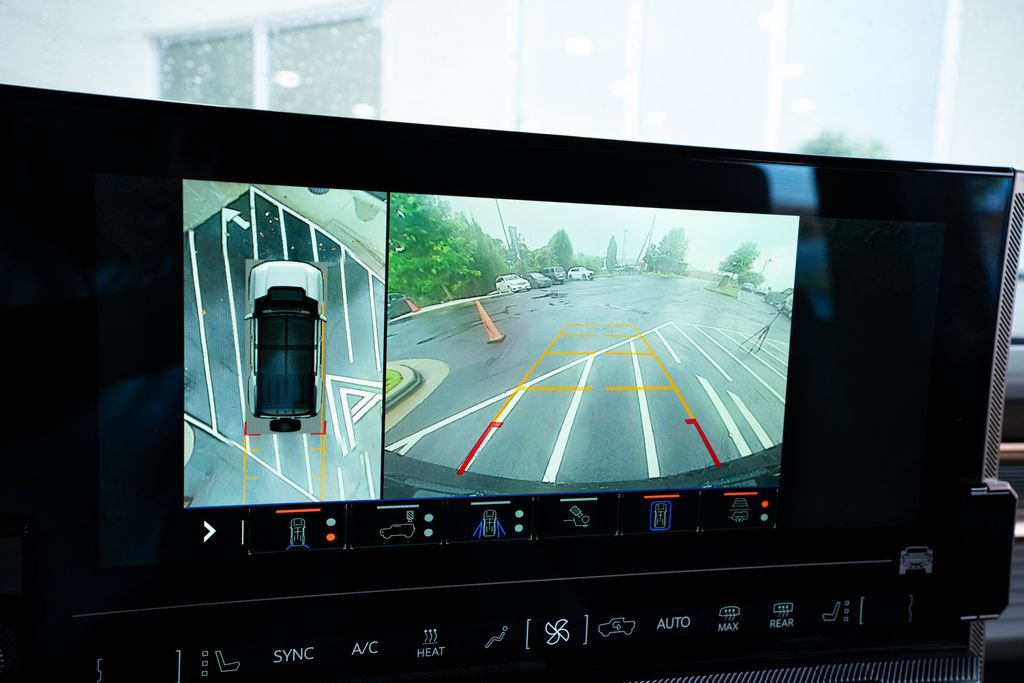 Used 2025 GMC Hummer EV 2X AWD/4WD image 40