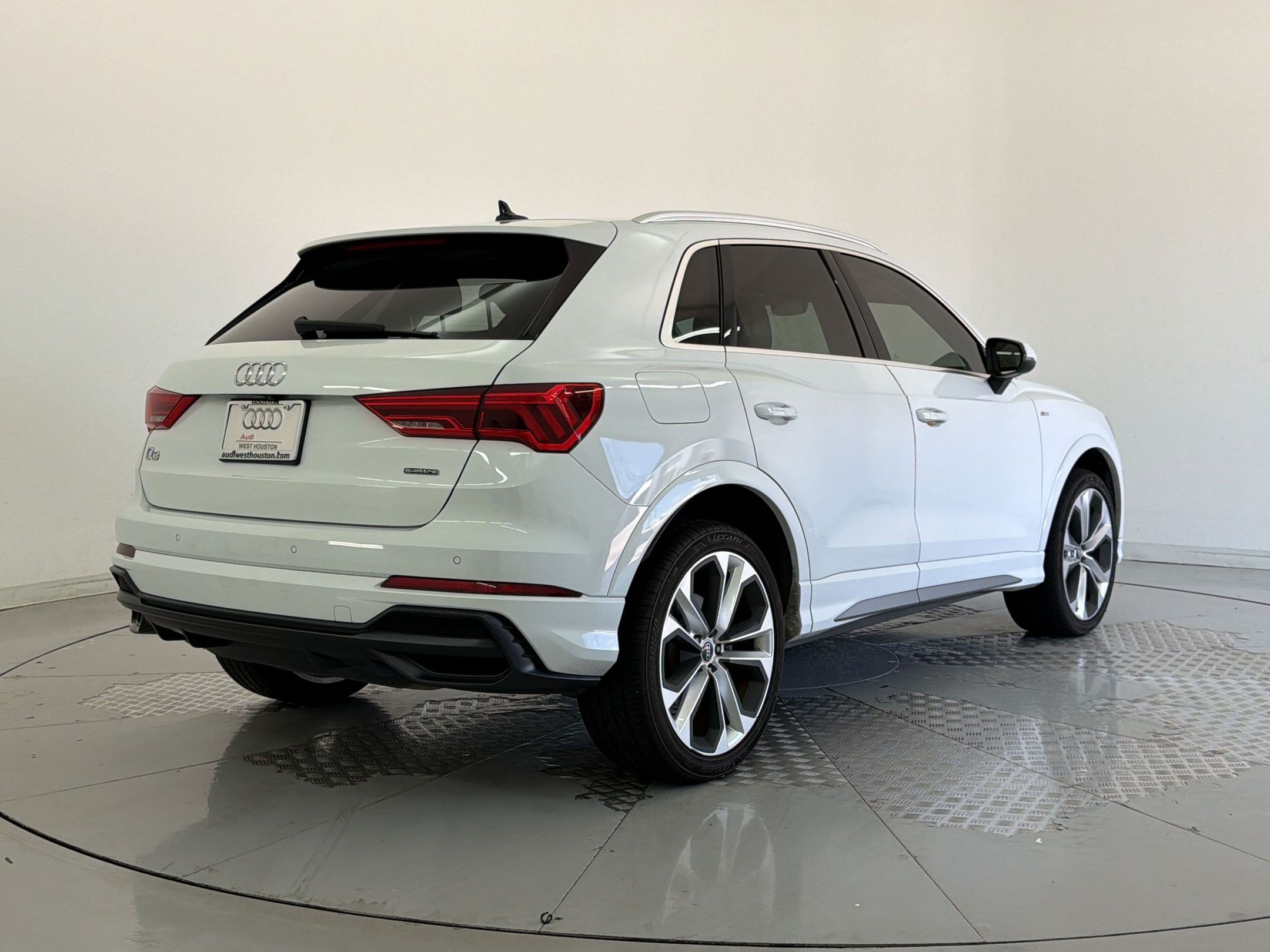 Used 2021 Audi Q3 2.0T Premium w/ Convenience Package AWD/4WD image 9
