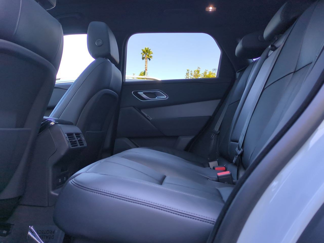 New 2025 Land Rover Range Rover Velar Dynamic SE image 15
