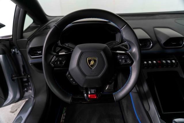 Used 2020 Lamborghini Huracan EVO image 17