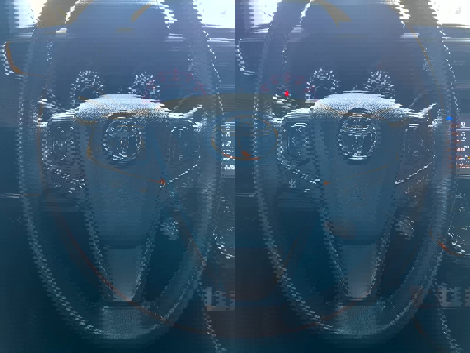 Used 2018 Toyota Avalon XLE image 22