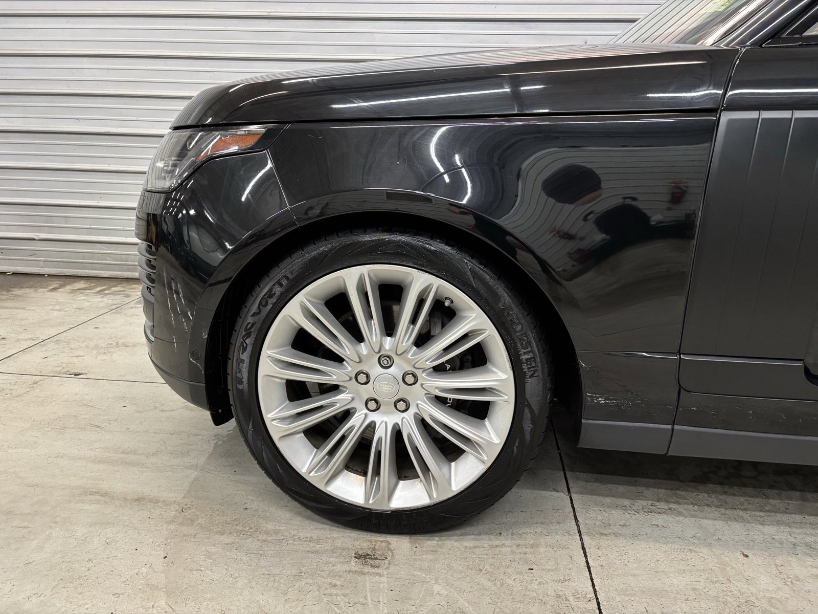 Used 2018 Land Rover Range Rover Autobiography image 4
