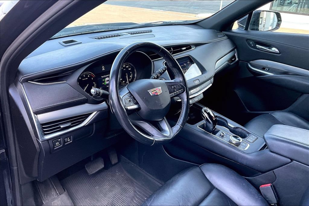 Used 2021 Cadillac XT4 Premium Luxury w/ Cold Weather Package AWD/4WD image 15