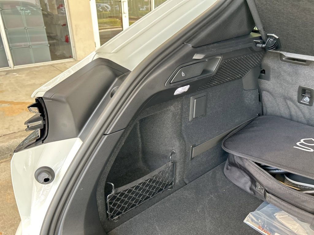 Used 2025 Porsche Macan Electric image 35