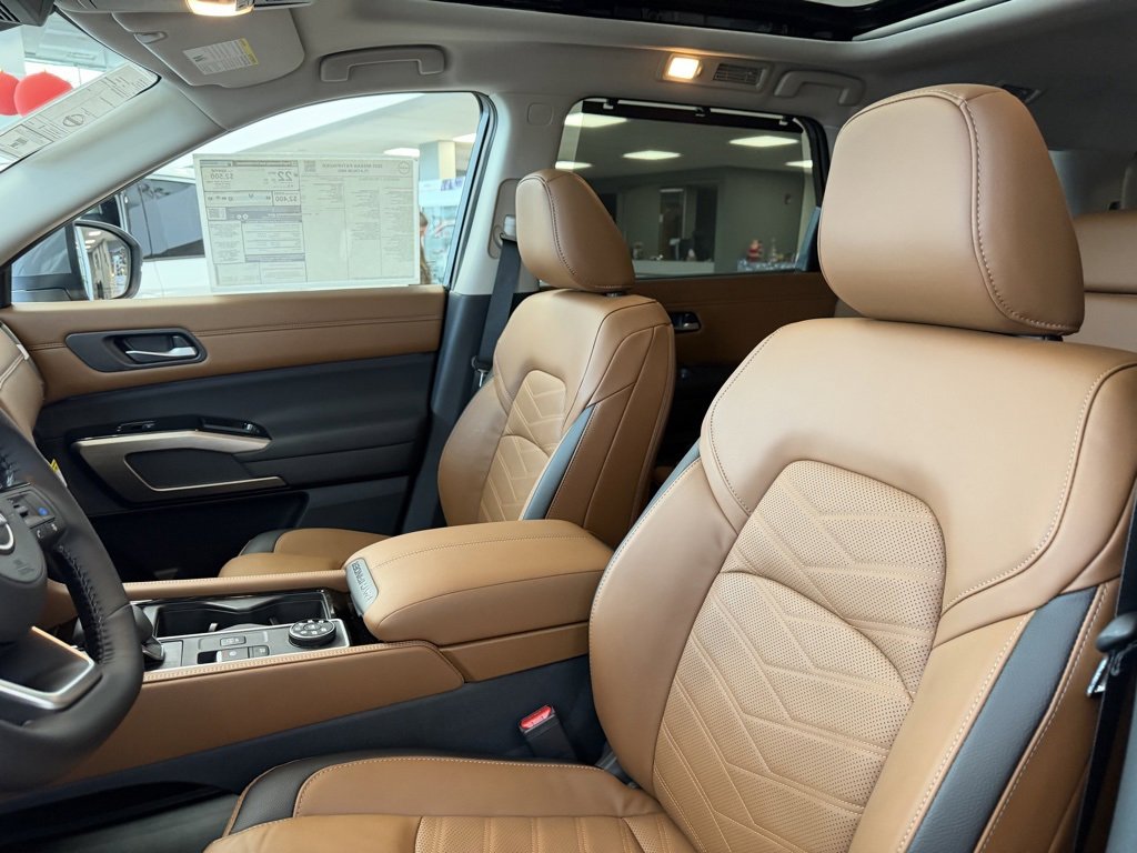 New 2025 Nissan Pathfinder Platinum w/ Cargo Package image 15