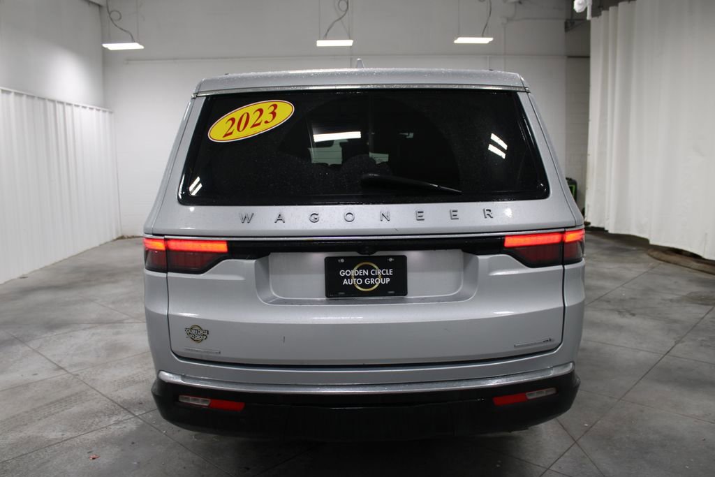 Used 2023 Jeep Wagoneer L Series III w/ Preferred Equipment Group AWD/4WD image 8