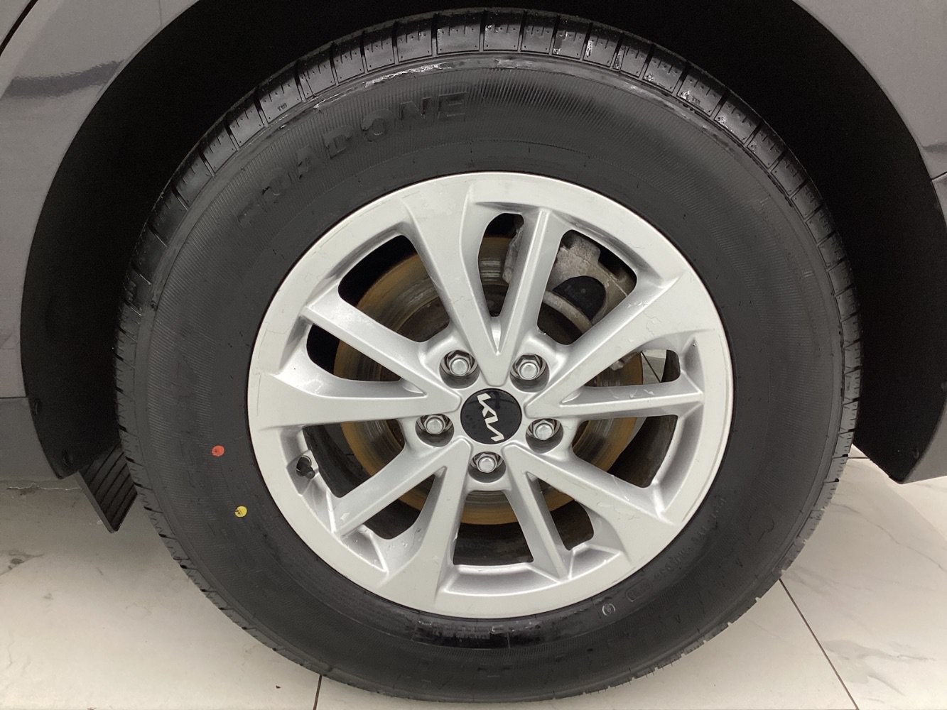 Used 2024 Kia Carnival LX FWD image 46