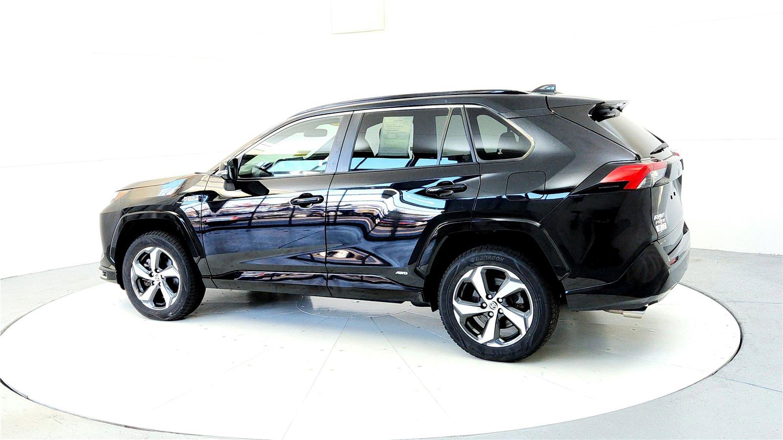 Certified 2022 Toyota RAV4 SE image 4