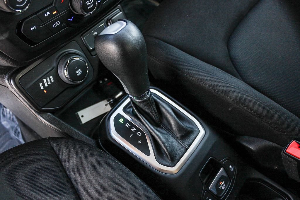 Used 2023 Jeep Renegade Latitude AWD/4WD image 20