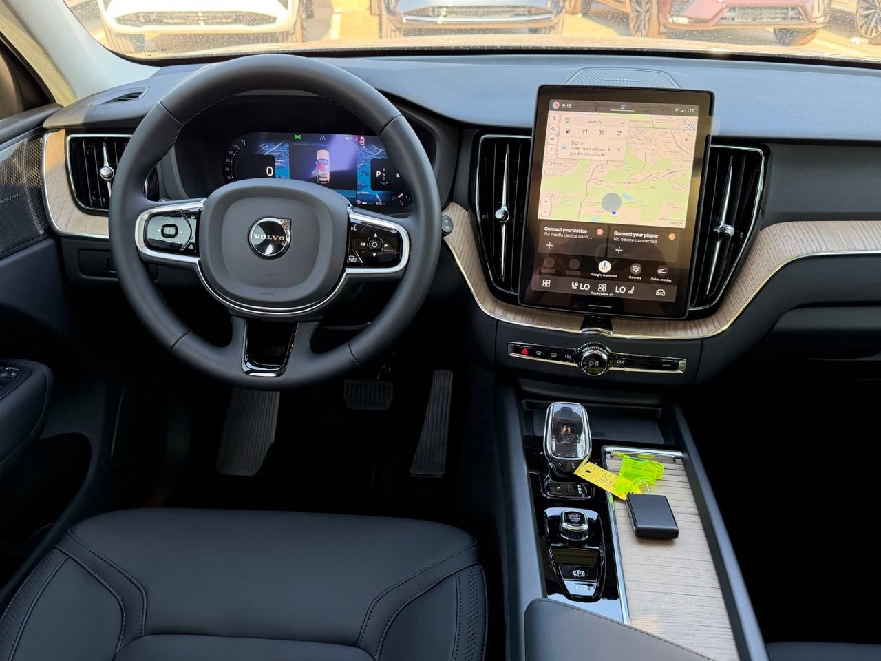 New 2027 Volvo XC60 B5 Plus AWD/4WD image 9