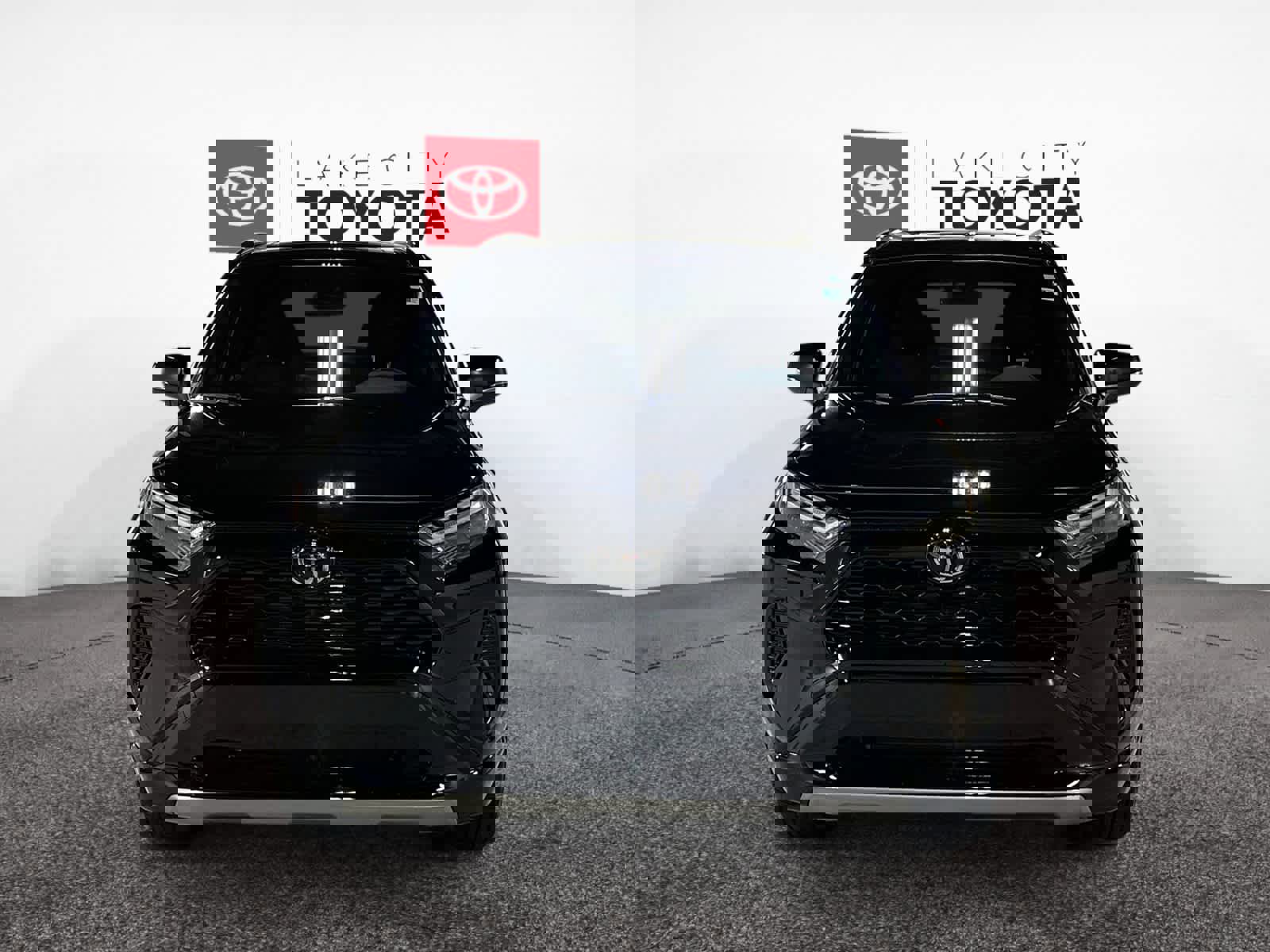 Used 2025 Toyota RAV4 SE image 10