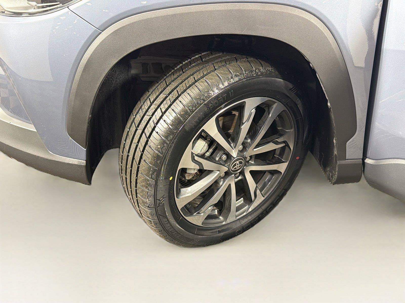 Used 2025 Toyota Corolla Cross XLE AWD/4WD image 36