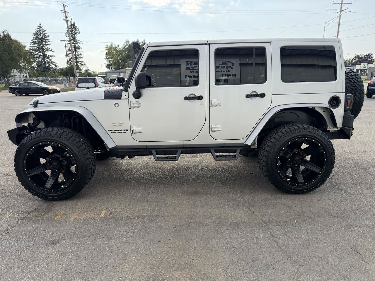 Used 2012 Jeep Wrangler Unlimited Sahara w/ Dual Top Group AWD/4WD image 6