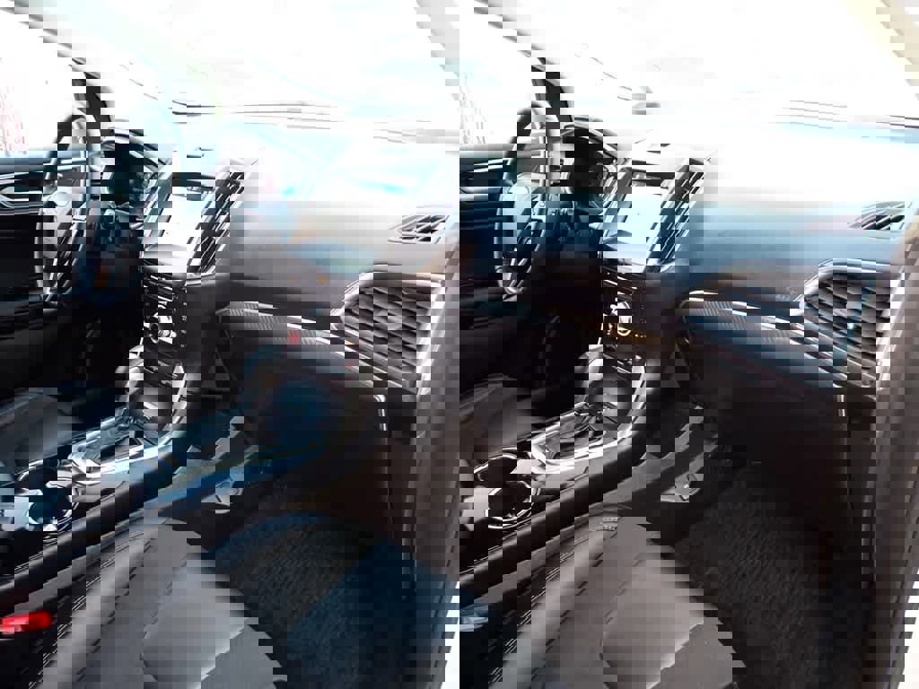 Used 2017 Ford Edge Sport w/ Technology Package image 19