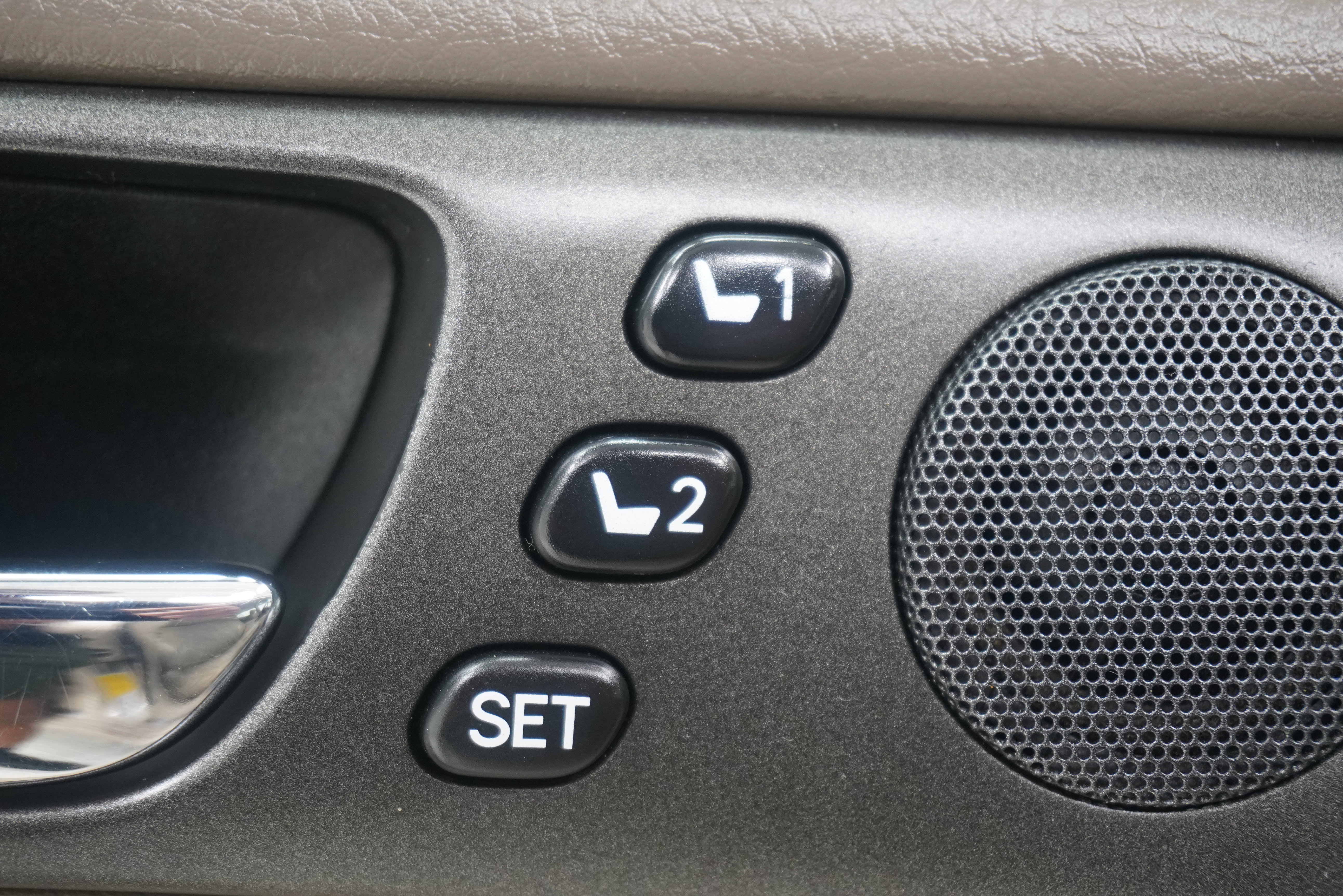 Used 2004 Lexus ES 330 w/ Premium Pkg FWD image 16