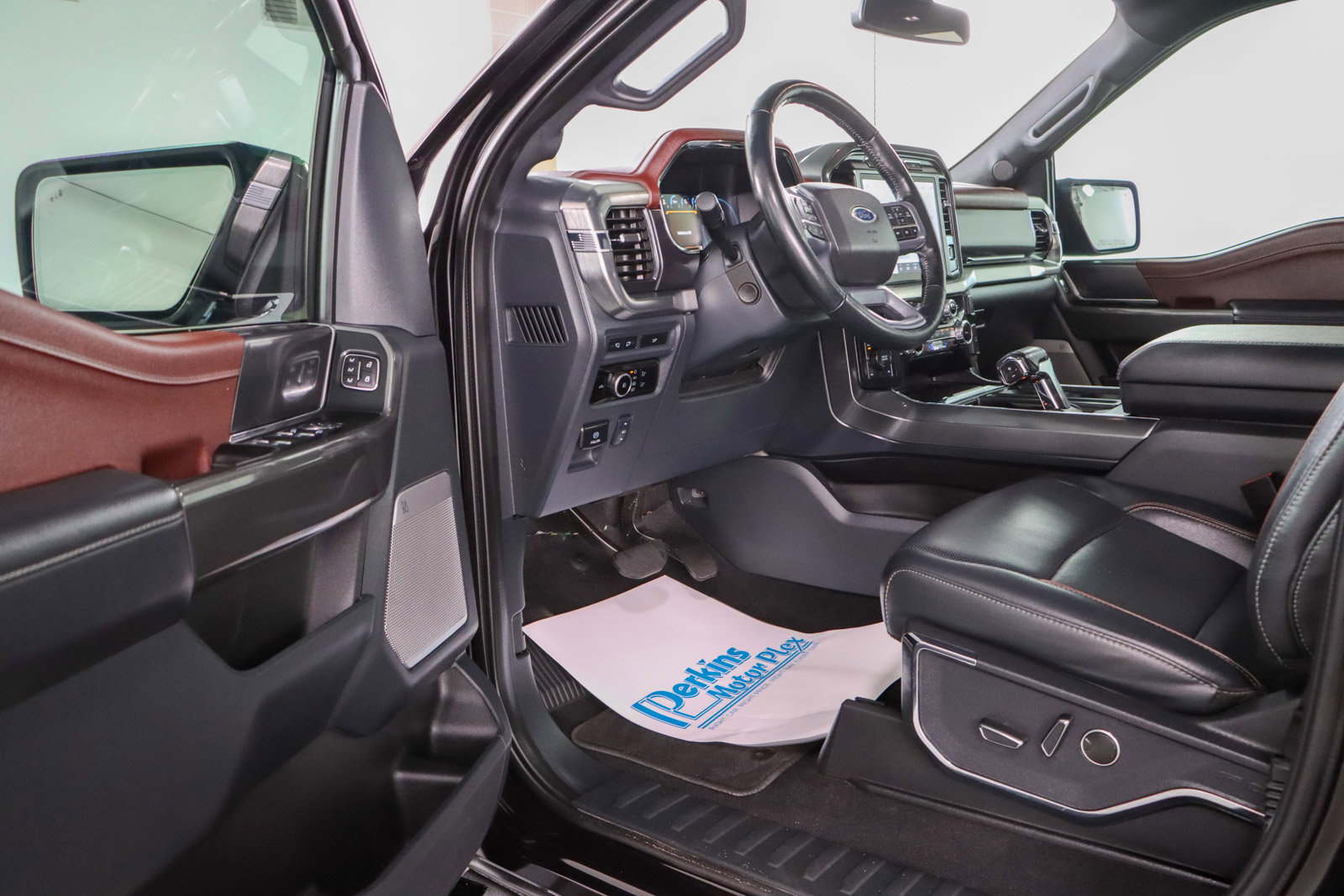 Used 2023 Ford F150 Lariat w/ Equipment Group 502A High image 4