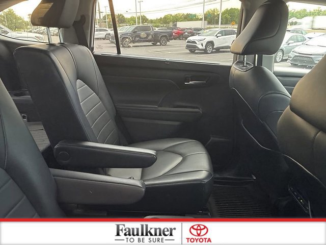 Certified 2021 Toyota Highlander XLE AWD/4WD image 26