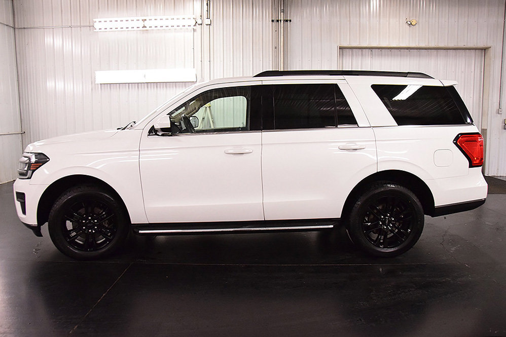 Used 2023 Ford Expedition XLT AWD/4WD image 4