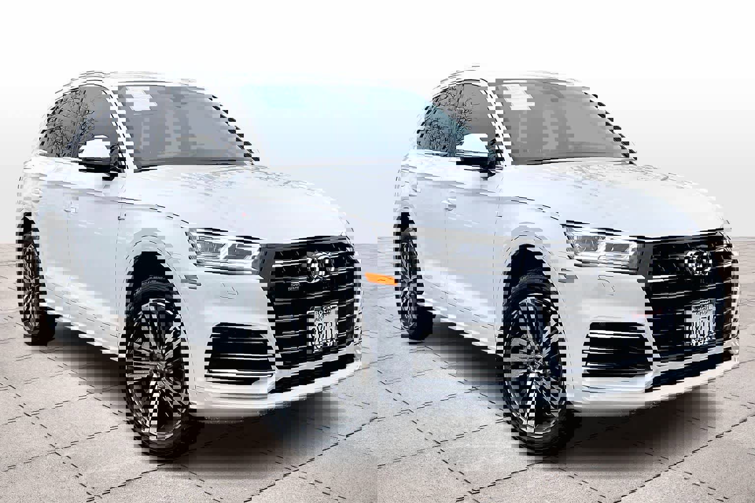 Used 2020 Audi Q5 e Premium Plus w/ Premium Plus Package image 2