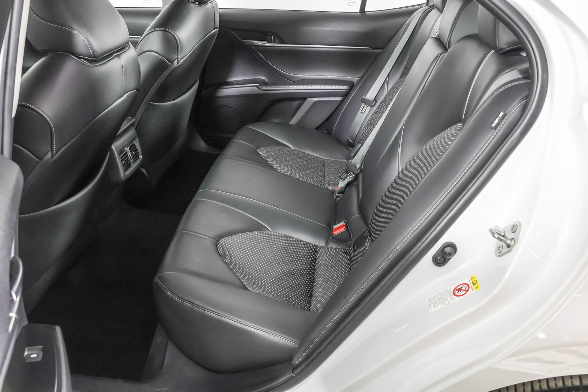 Used 2018 Toyota Camry XSE image 34