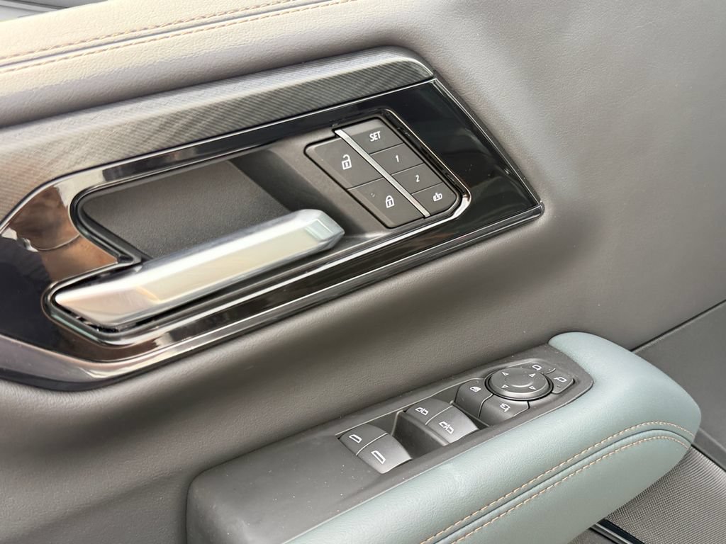 New 2026 GMC Yukon AT4 w/ AT4 Premium Package AWD/4WD image 19