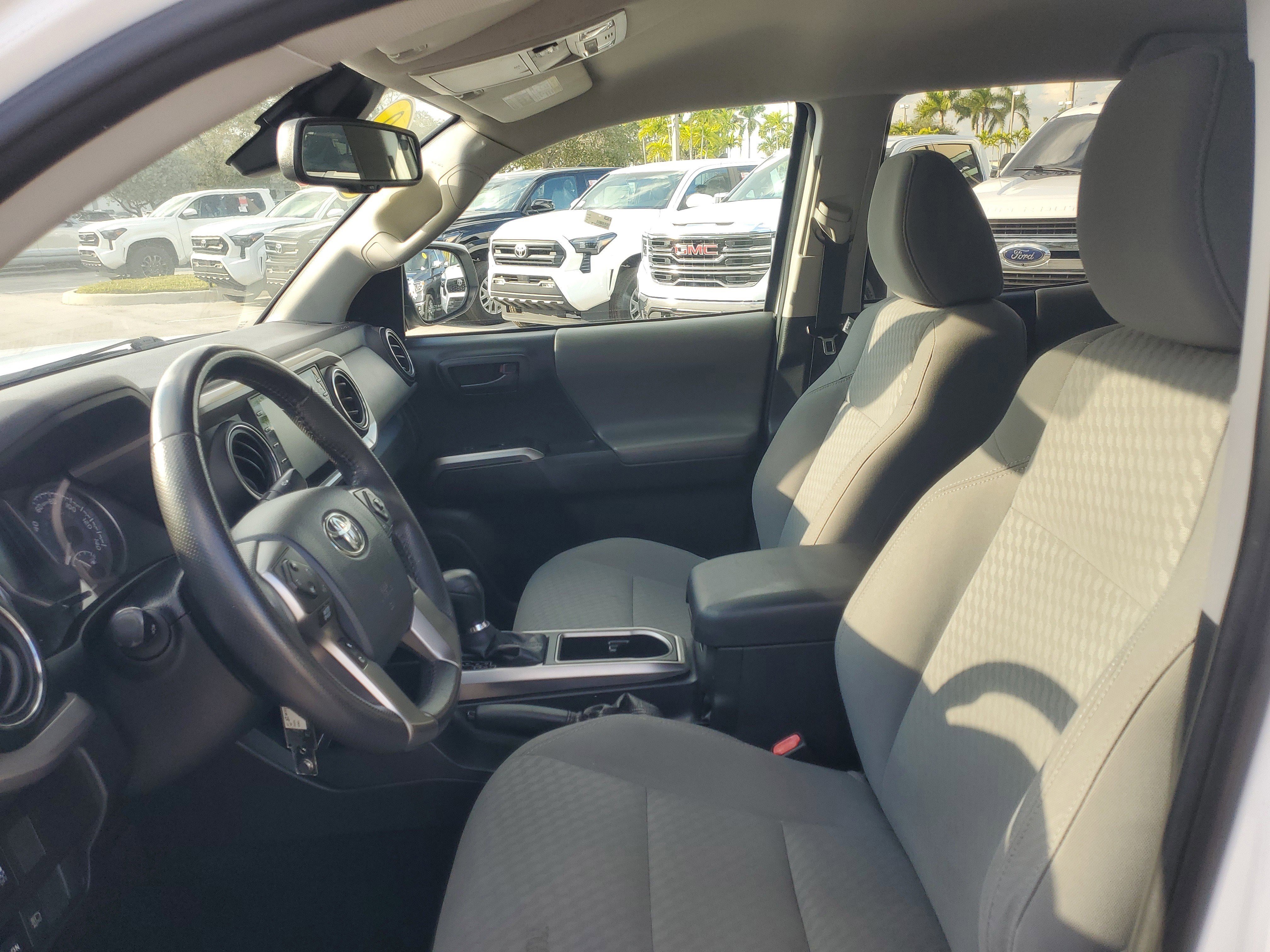 Used 2020 Toyota Tacoma SR5 image 15