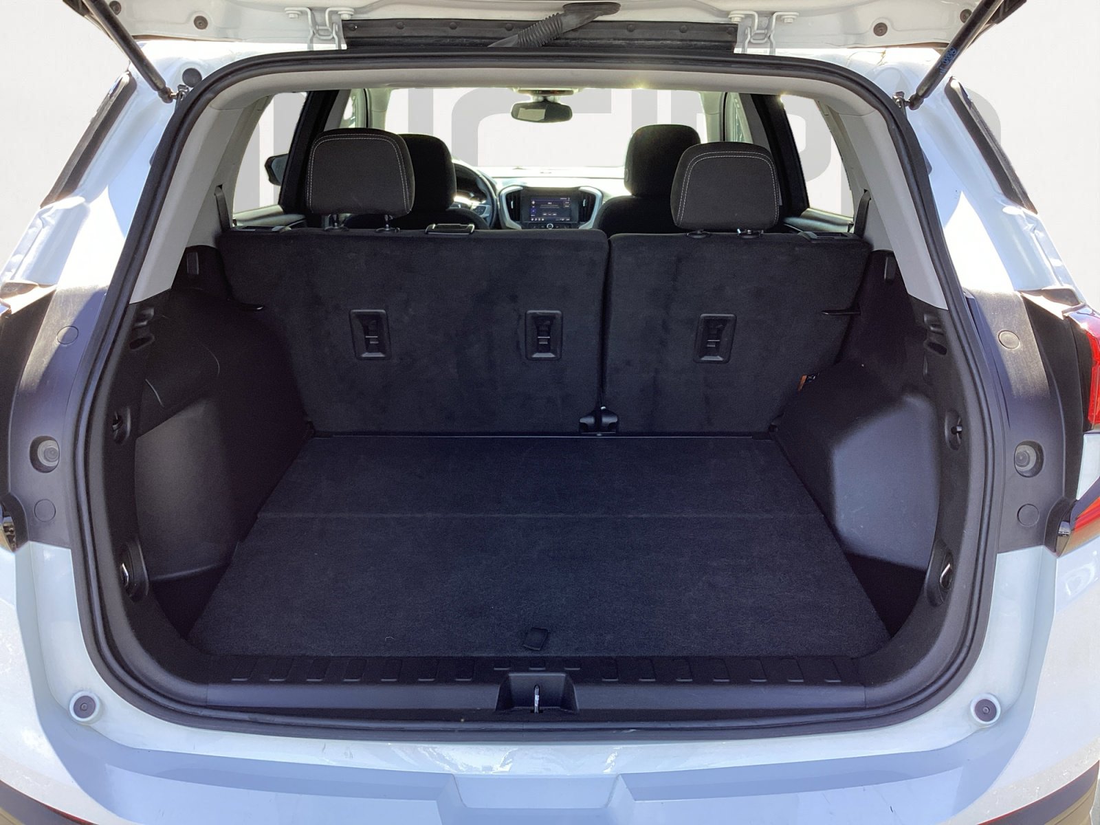 Used 2024 GMC Terrain SLE image 16