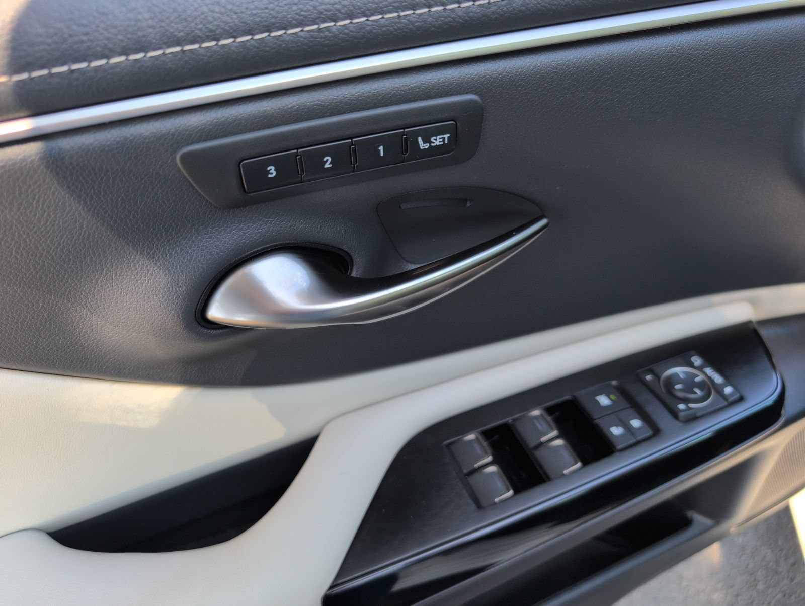 Certified 2024 Lexus ES 350 w/ Premium Package FWD image 8