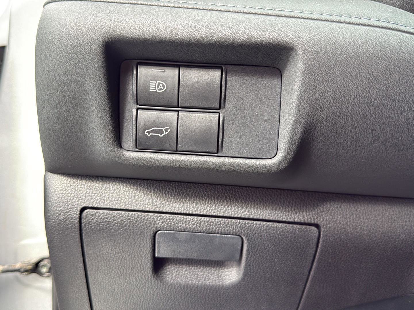 Used 2021 Toyota Highlander XLE image 10