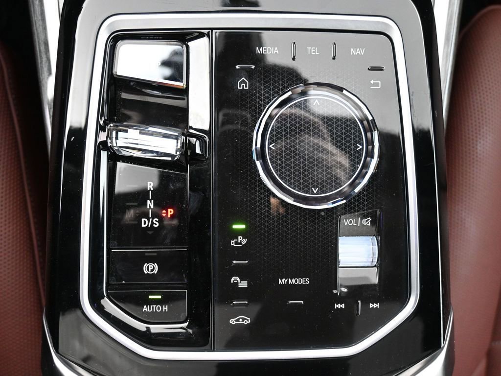 Used 2023 BMW 760i xDrive image 19
