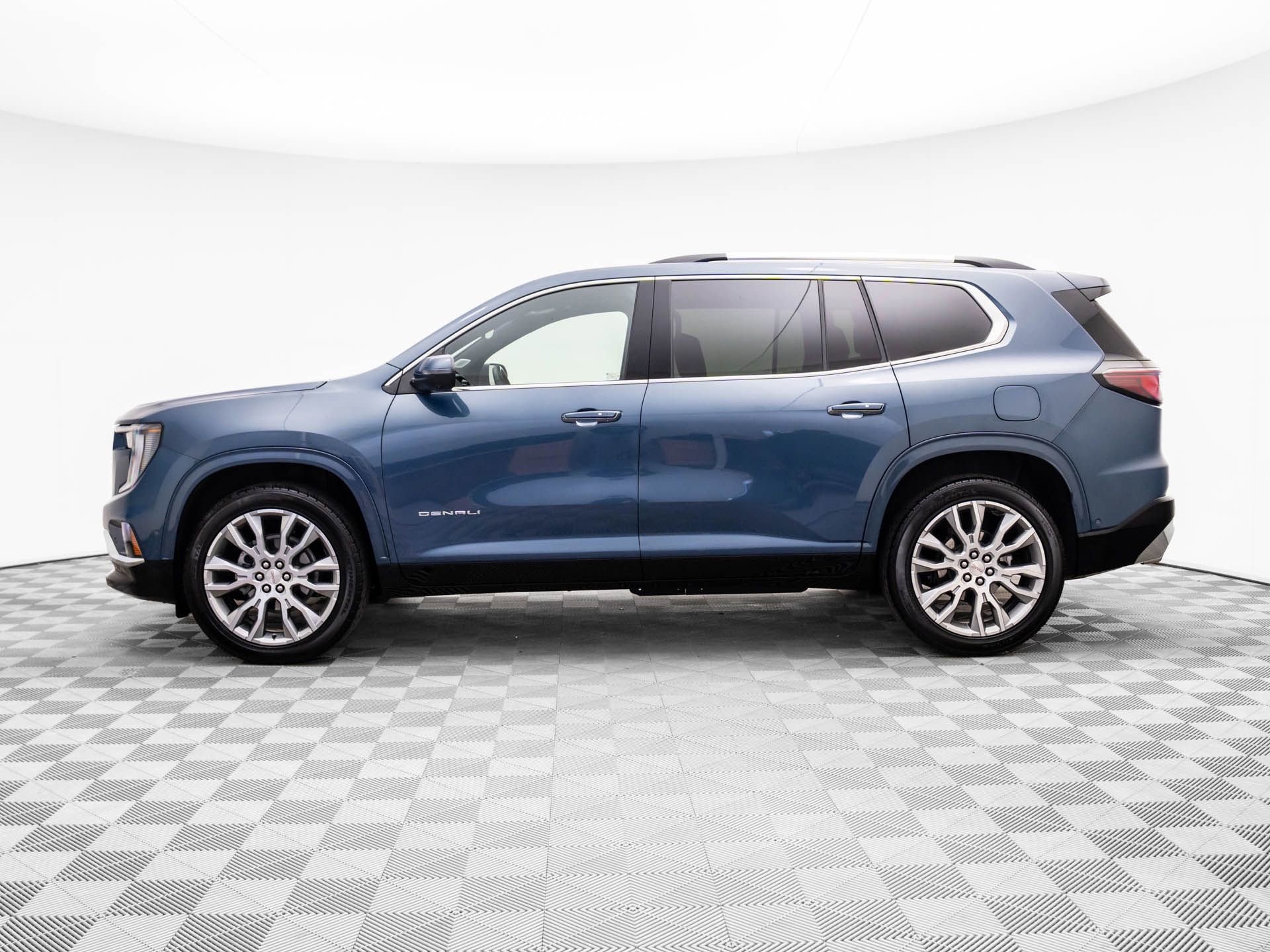 Used 2025 GMC Acadia Denali w/ Super Cruise Package image 5