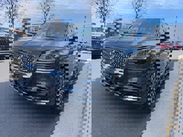 Used 2023 Lincoln Aviator Reserve w/ Elements Package Plus image 3