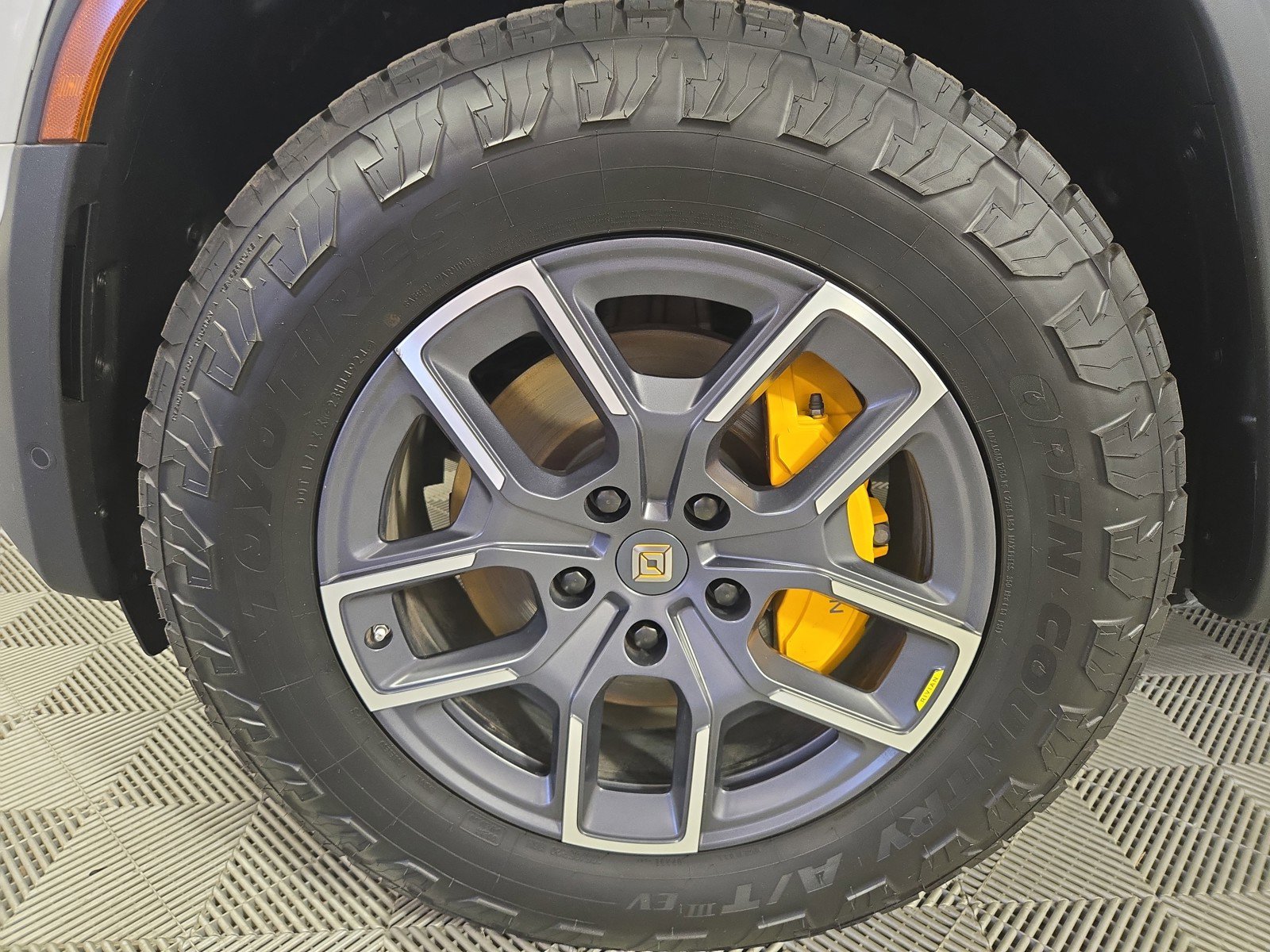 Used 2022 Rivian R1T Adventure image 9