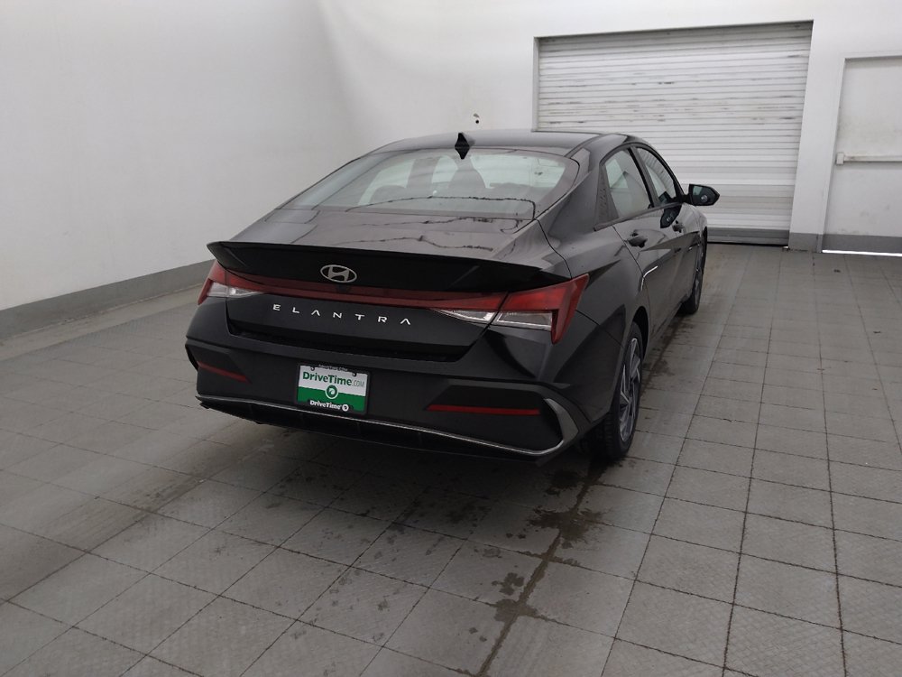 Used 2025 Hyundai Elantra Sport FWD image 9
