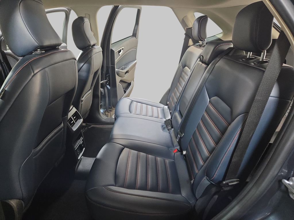 Used 2022 Ford Edge SEL w/ Sport Appearance Package AWD/4WD image 16