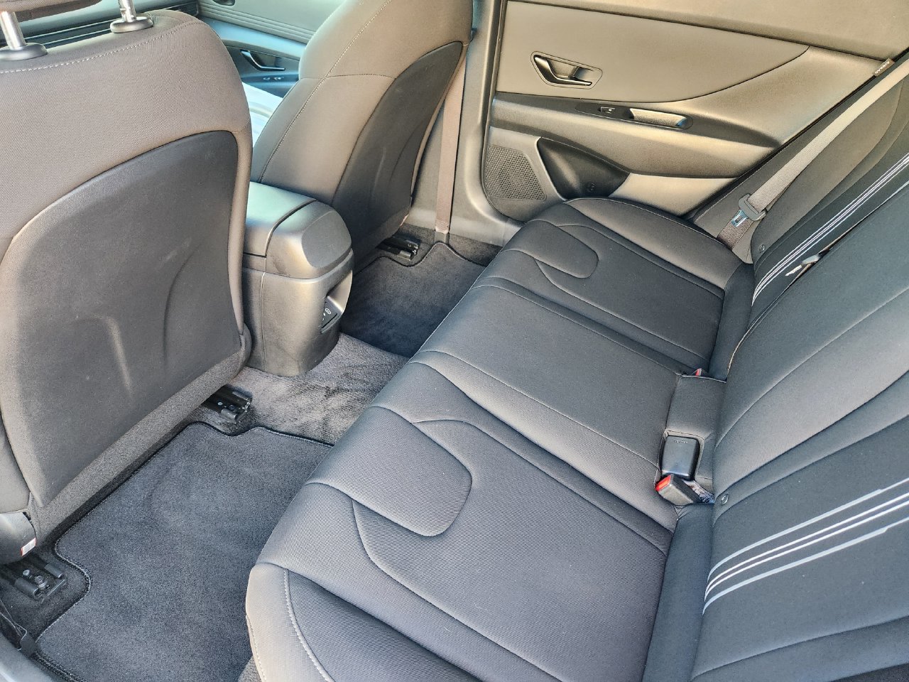 Used 2025 Hyundai Elantra Sport FWD image 28