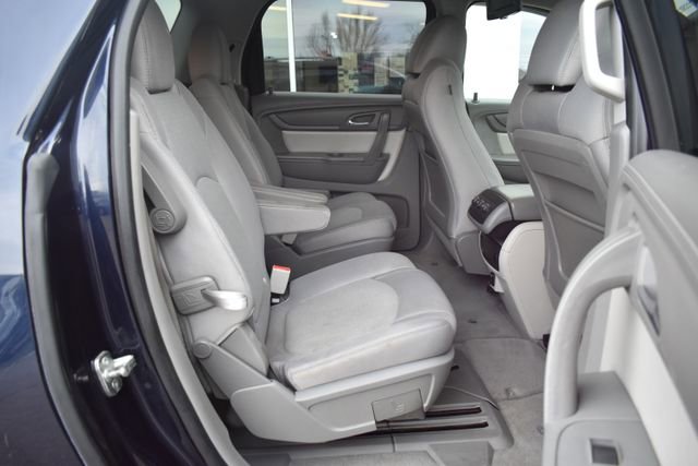 Used 2015 GMC Acadia SLE image 39