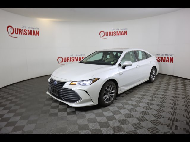 Used 2020 Toyota Avalon XLE w/ Moonroof Package FWD image 2