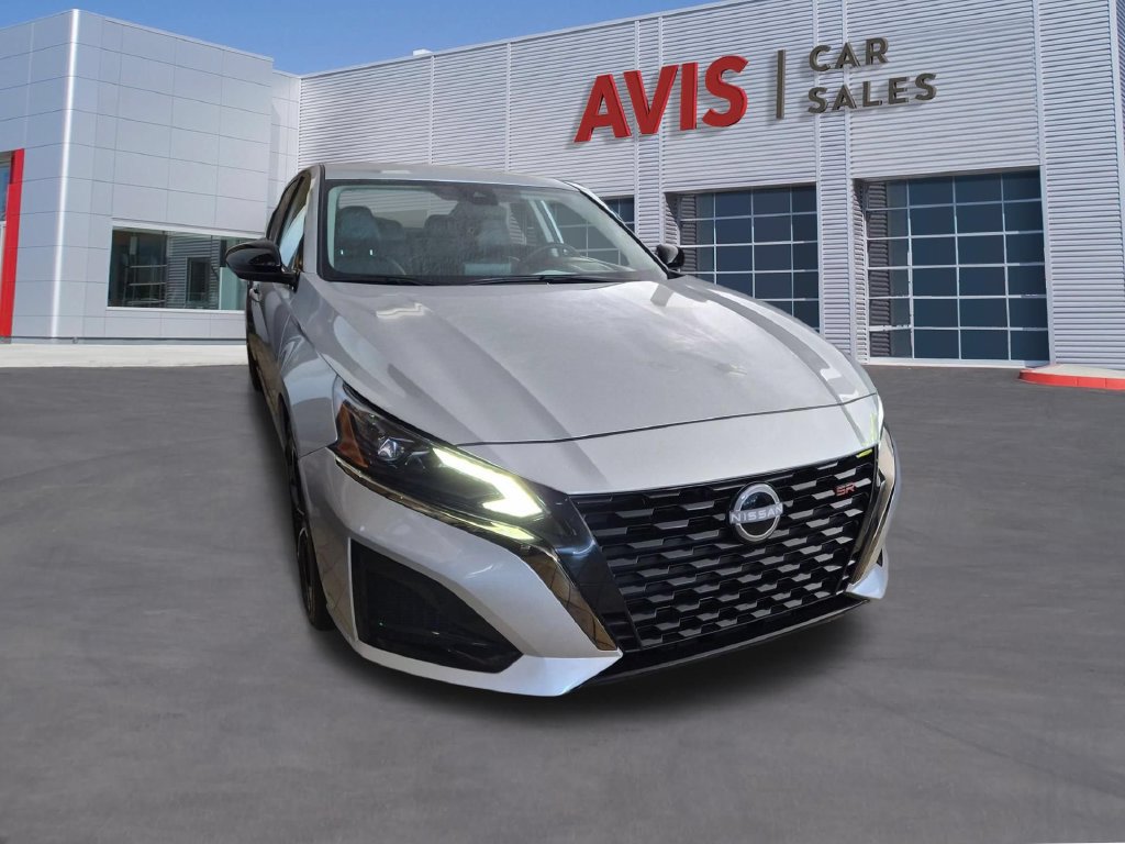 Used 2025 Nissan Altima 2.5 SR FWD image 3