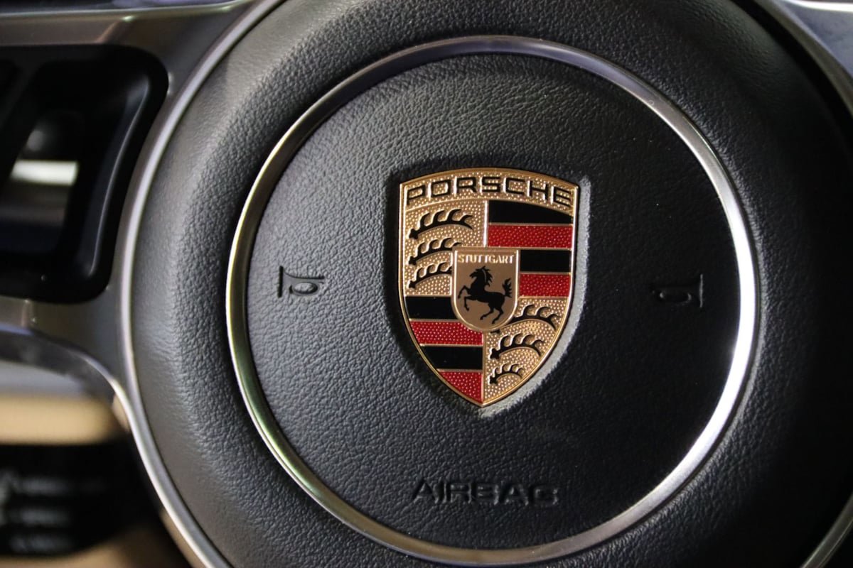 Used 2018 Porsche Panamera 4 image 21