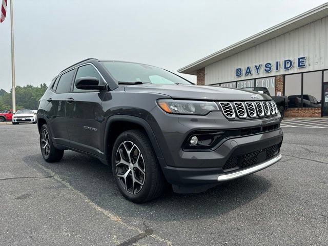 Used 2024 Jeep Compass Limited AWD/4WD image 2