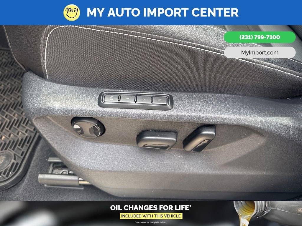 Used 2025 Volkswagen Atlas Cross Sport SEL R-Line AWD/4WD image 13