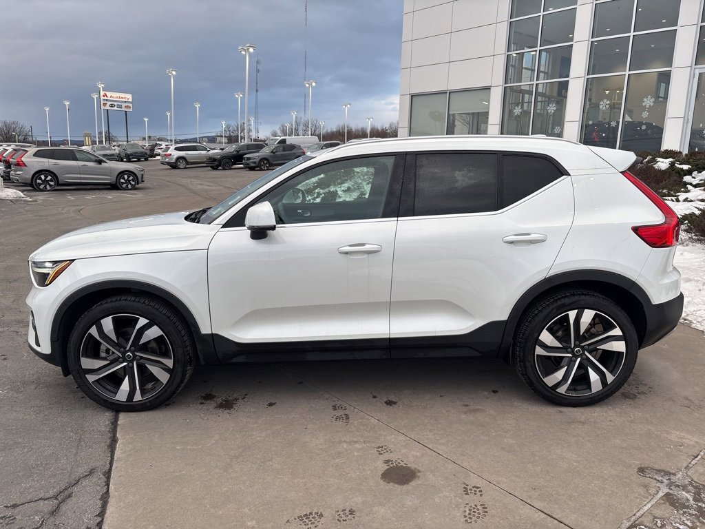 Certified 2023 Volvo XC40 B5 Plus w/ Protection Package Premier image 9