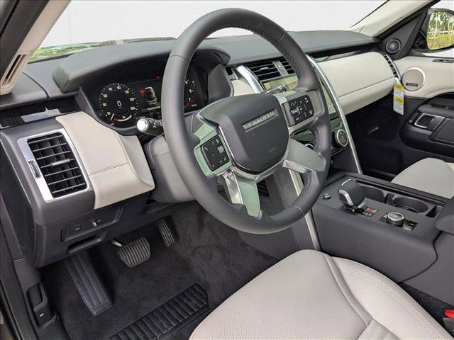 New 2025 Land Rover Discovery S image 3