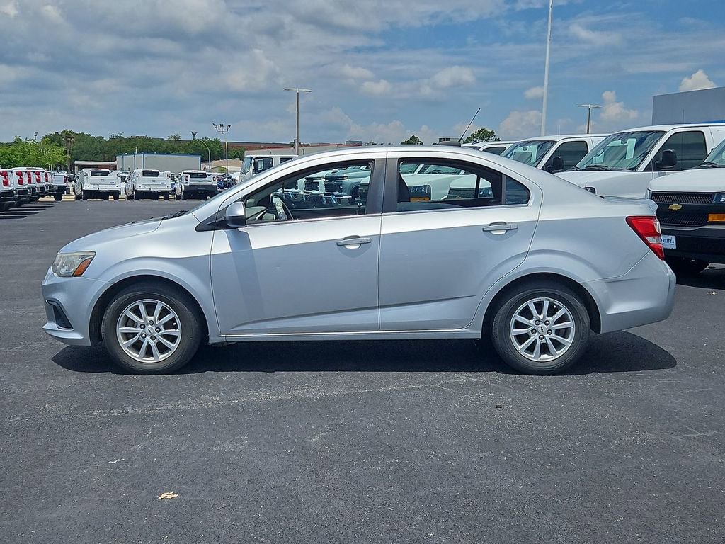 Used 2017 Chevrolet Sonic LT w/ Convenience Package FWD image 3