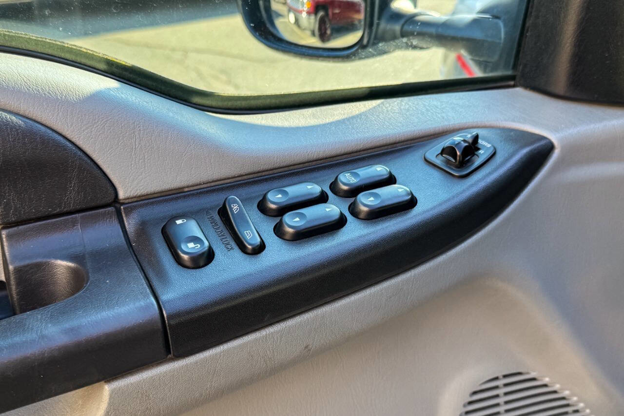 Used 2005 Ford Excursion XLT image 22