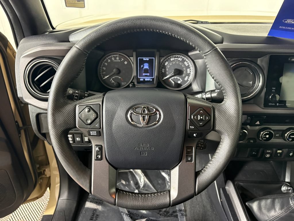Used 2018 Toyota Tacoma TRD Off-Road w/ Technology Package AWD/4WD image 15
