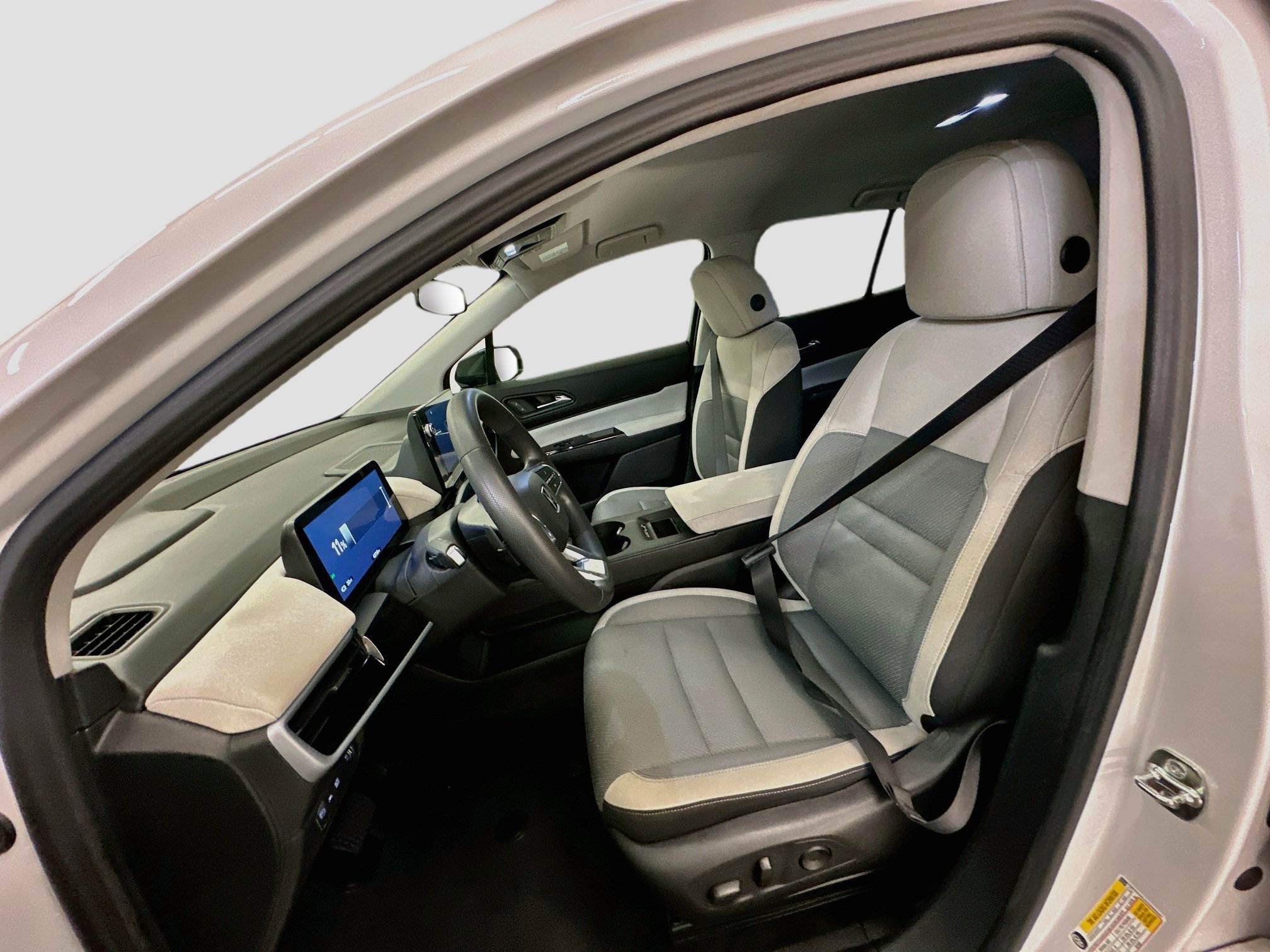 Used 2025 Honda Prologue EX image 13
