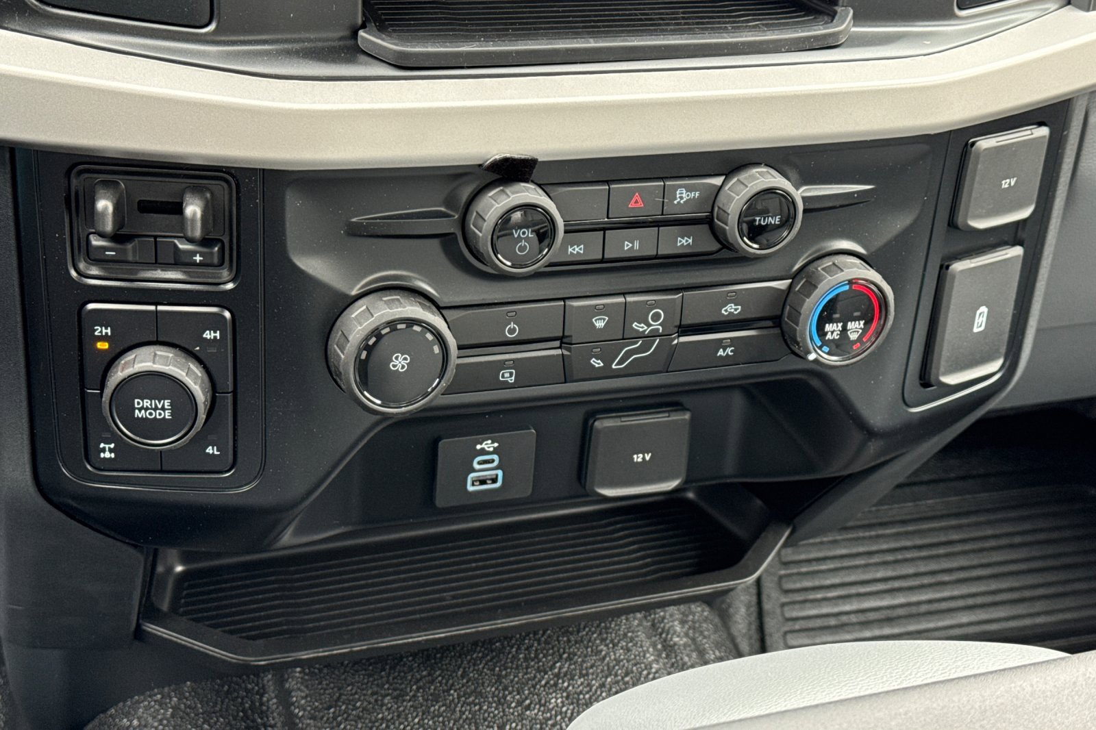 New 2026 Ford F250 XL w/ XL Chrome Package image 15