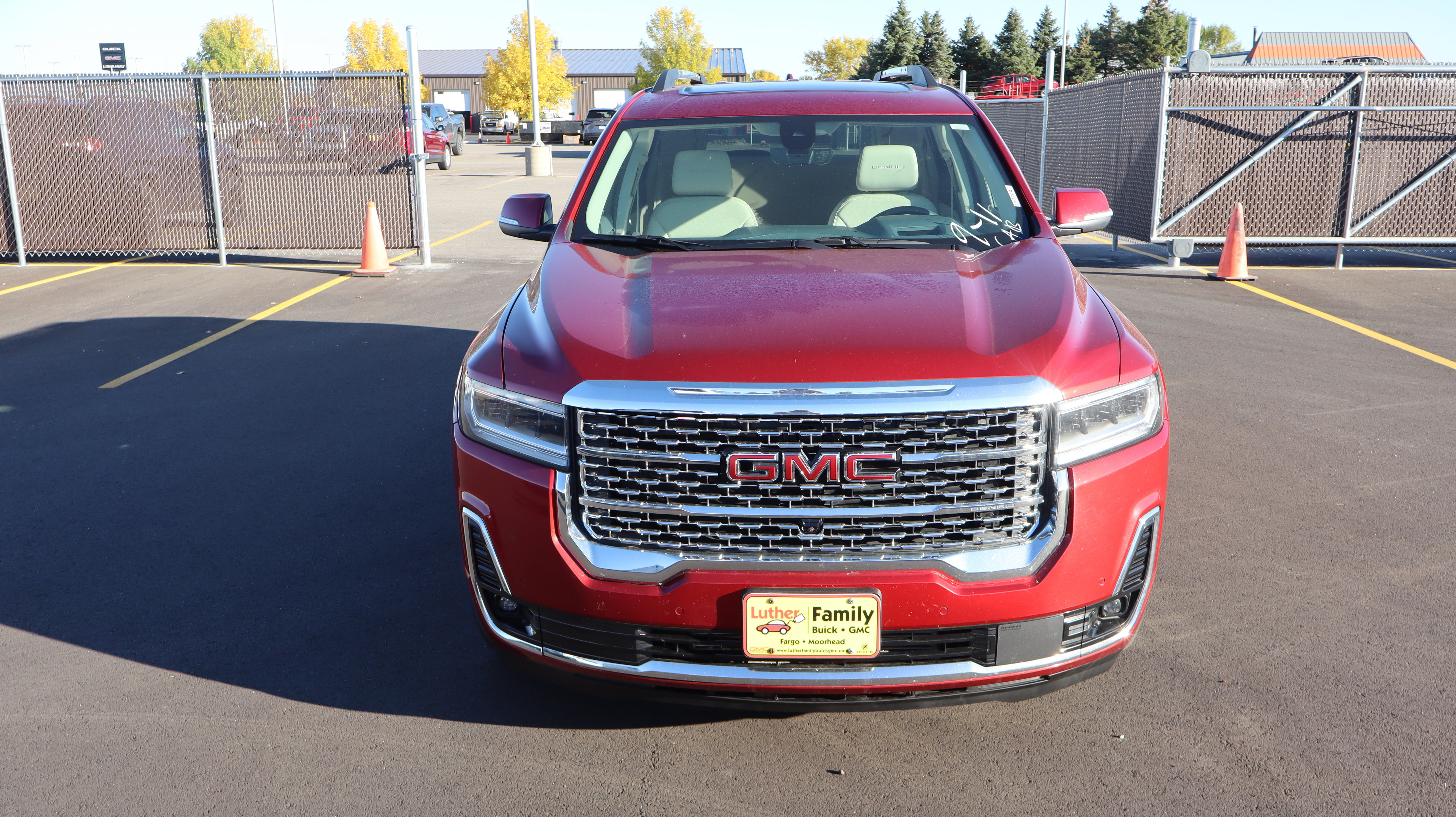 Used 2023 GMC Acadia Denali w/ Denali Ultimate Package AWD/4WD image 2